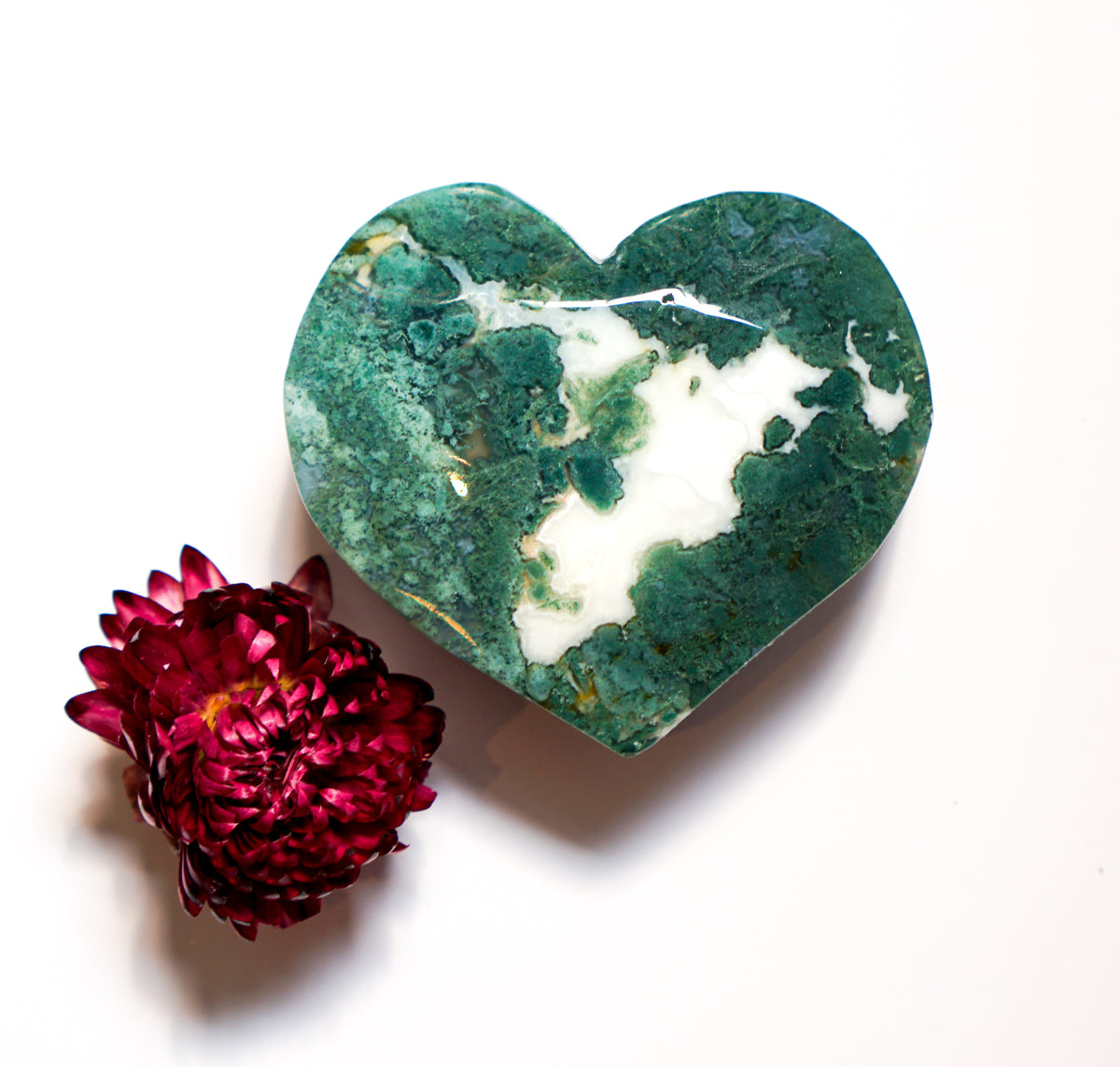 Moss agate heart with a dramatic white plume inclusion, alternate angle with dried flower
